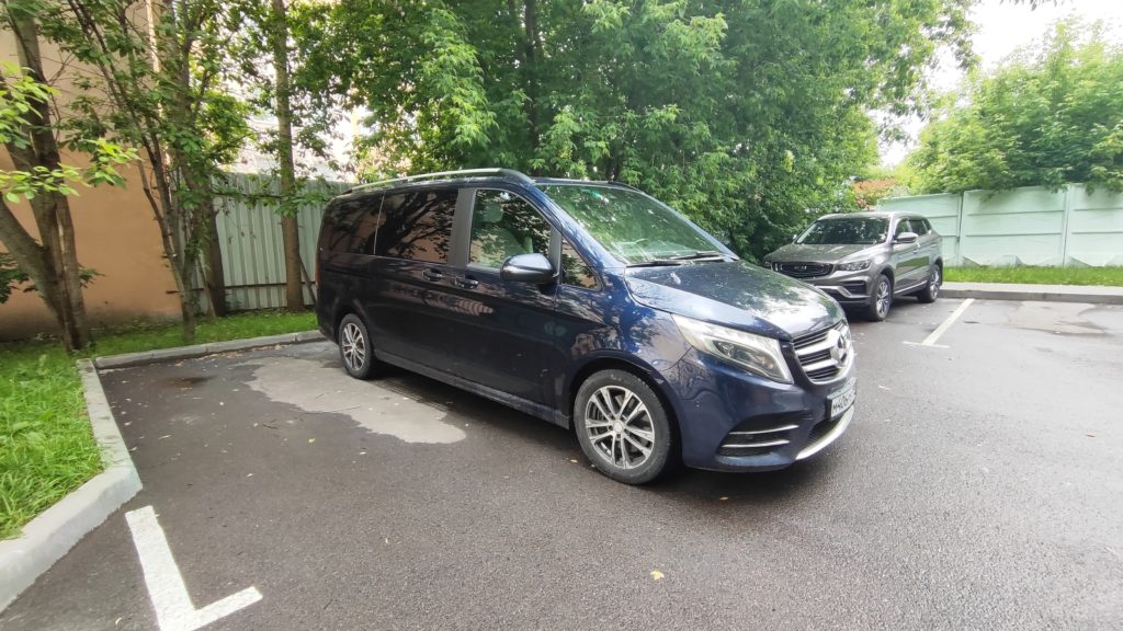 Mercedes-Benz V250